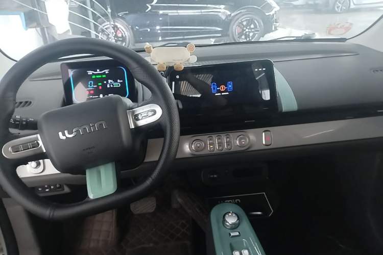 Used CHANGAN NEVO Lumin 2022 155 km – Refreshingly Sweet Edition Center Console