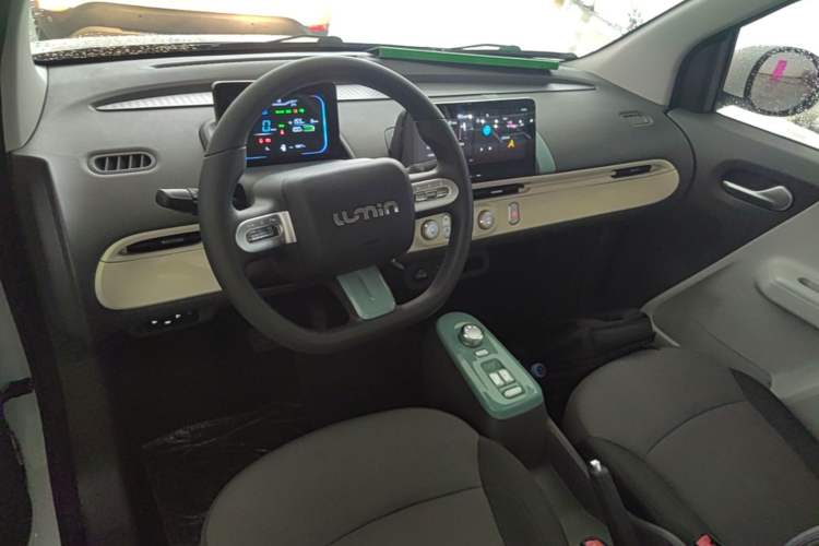 Used CHANGAN NEVO Lumin 2022 155 km – Refreshingly Sweet Edition Center Console