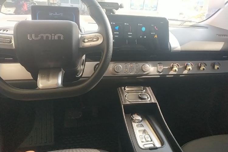 Used CHANGAN NEVO Lumin 2022 210km Sweet Edition Center Console