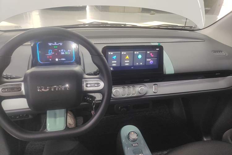 Used CHANGAN NEVO Lumin 2022 210km Sweet Edition Center Console