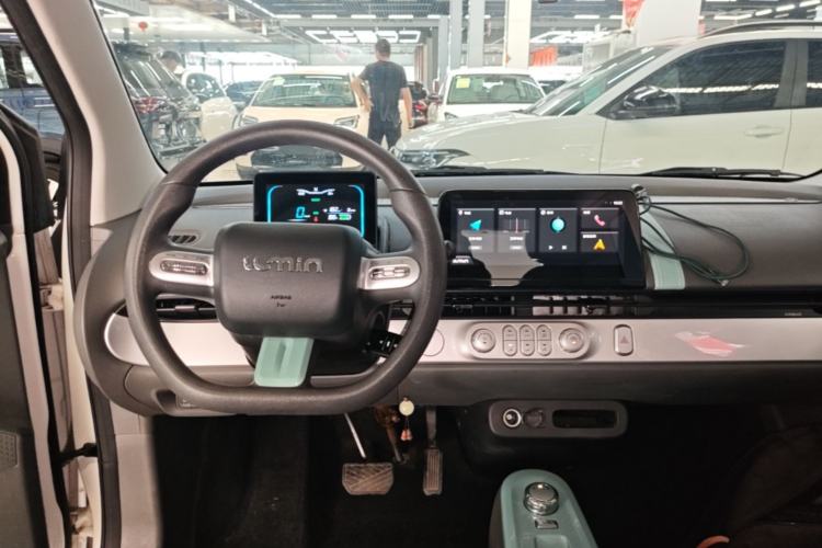 Used CHANGAN NEVO Lumin 2022 210km Sweet Edition Center Console