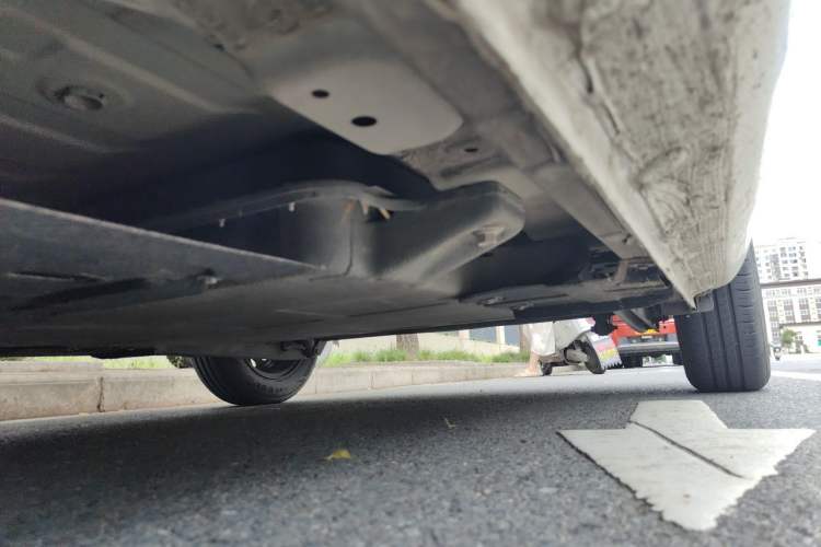 Used CHANGAN NEVO Lumin 2022 155 km – Refreshingly Sweet Edition Chassis Front Left