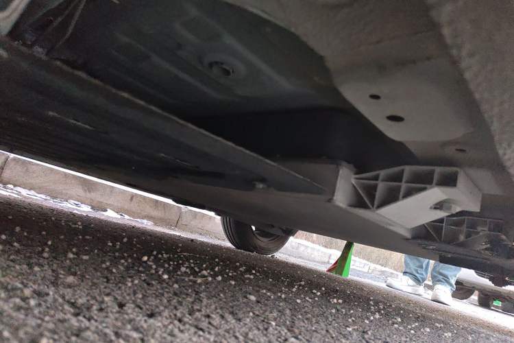 Used CHANGAN NEVO Lumin 2022 210km Sweet Edition Chassis Front Left