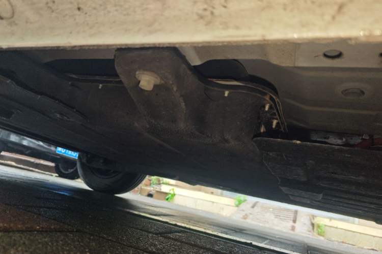 Used CHANGAN NEVO Lumin 2022 210km Sweet Edition Chassis Front Right
