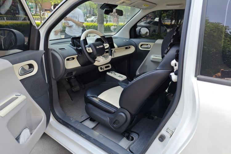 Used CHANGAN NEVO Lumin 2022 155 km – Refreshingly Sweet Edition Driver Seat