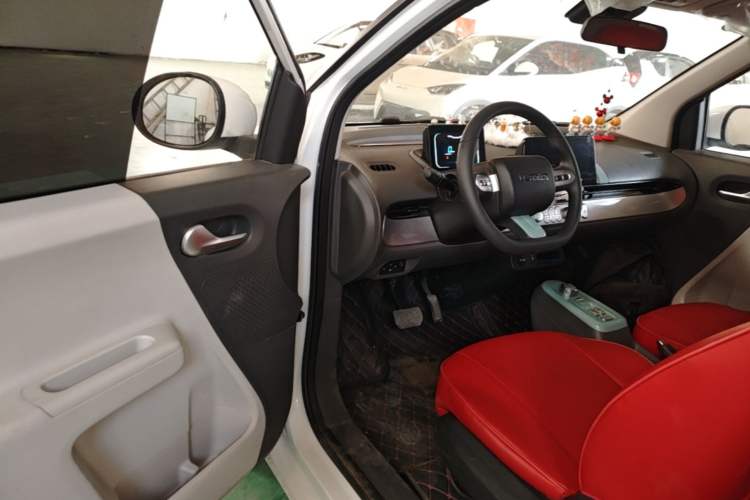 Used CHANGAN NEVO Lumin 2022 155 km – Refreshingly Sweet Edition Driver Seat