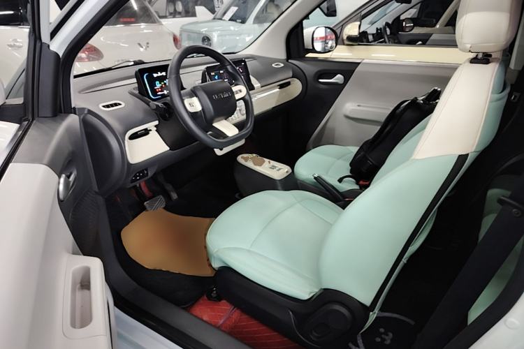 Used CHANGAN NEVO Lumin 2022 155 km – Refreshingly Sweet Edition Driver Seat