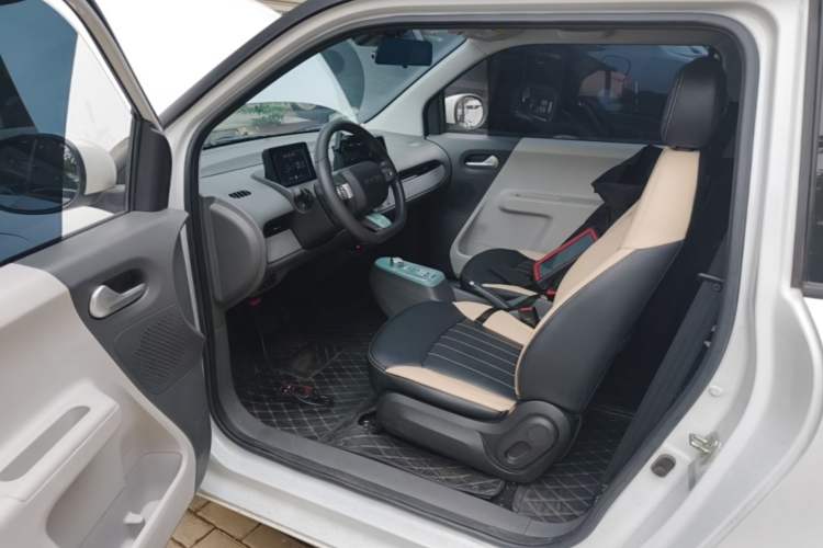 Used CHANGAN NEVO Lumin 2022 155 km – Refreshingly Sweet Edition Driver Seat