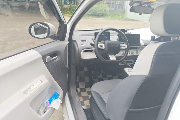 Used CHANGAN NEVO Lumin 2022 155 km – Refreshingly Sweet Edition Driver Seat