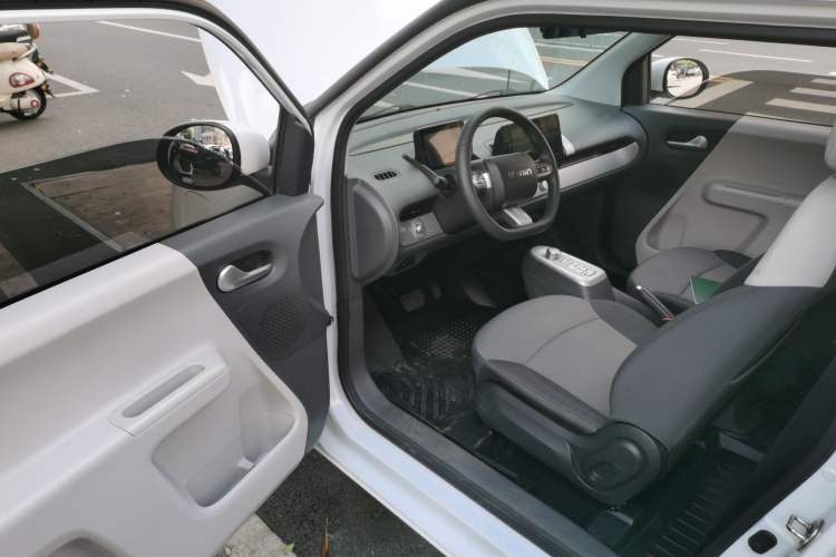 Used CHANGAN NEVO Lumin 2022 155 km – Refreshingly Sweet Edition Driver Seat