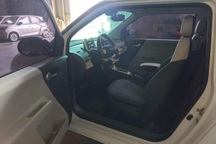 Used CHANGAN NEVO Lumin 2022 155 km – Refreshingly Sweet Edition Driver Seat