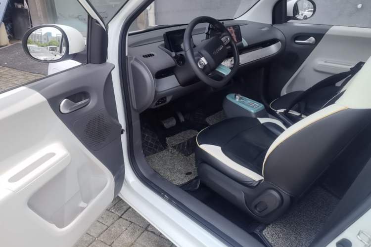 Used CHANGAN NEVO Lumin 2022 155 km – Refreshingly Sweet Edition Driver Seat
