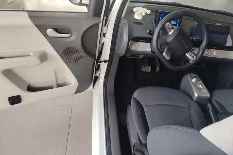 Used CHANGAN NEVO Lumin 2022 155 km – Refreshingly Sweet Edition Driver Seat