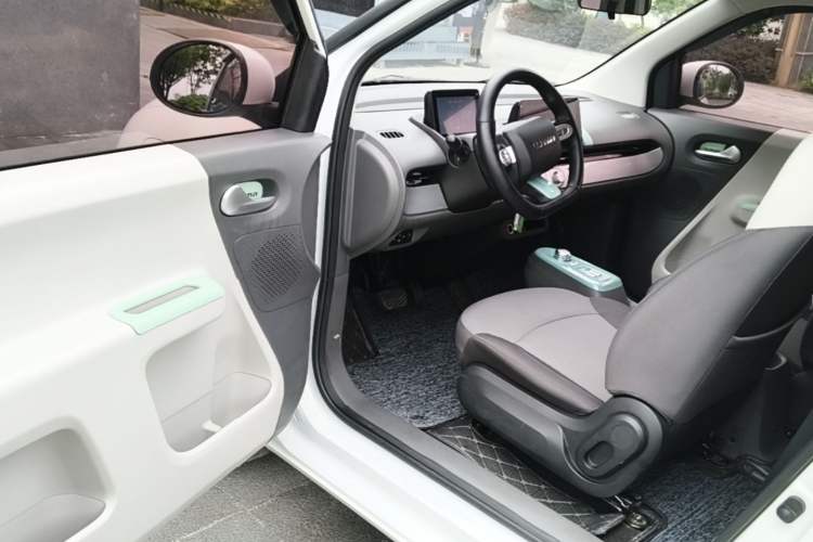 Used CHANGAN NEVO Lumin 2022 155 km – Refreshingly Sweet Edition Driver Seat