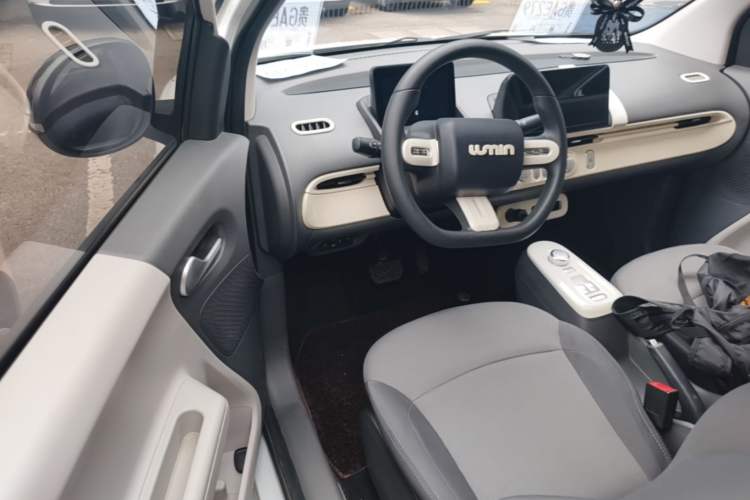 Used CHANGAN NEVO Lumin 2022 155 km – Refreshingly Sweet Edition Driver Seat