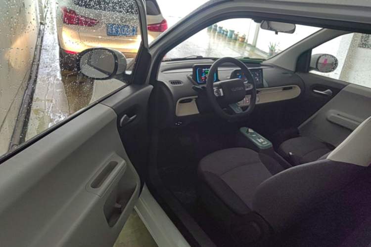 Used CHANGAN NEVO Lumin 2022 155 km – Refreshingly Sweet Edition Driver Seat