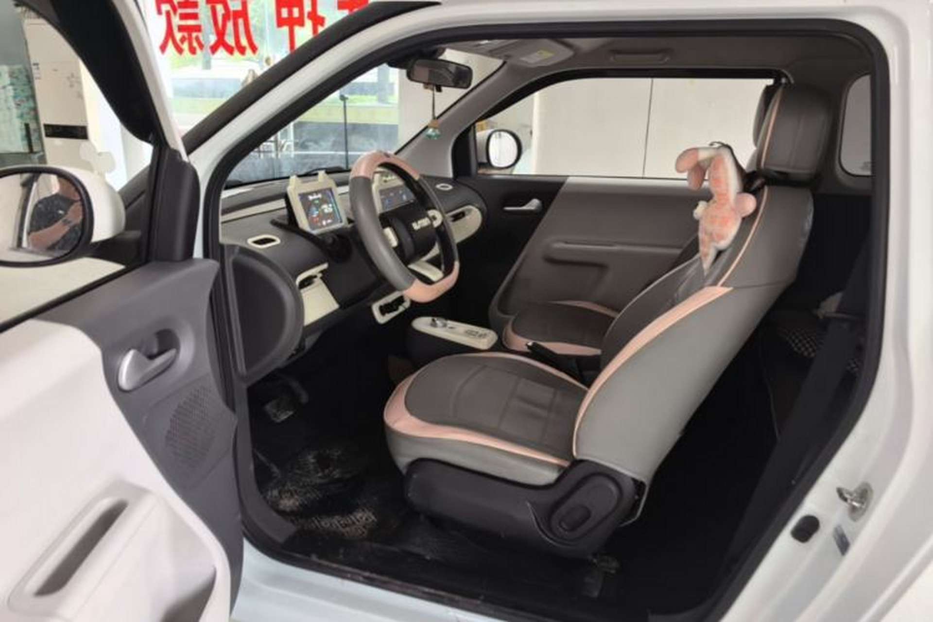 Used CHANGAN NEVO Lumin 2022 155 km – Refreshingly Sweet Edition Driver Seat