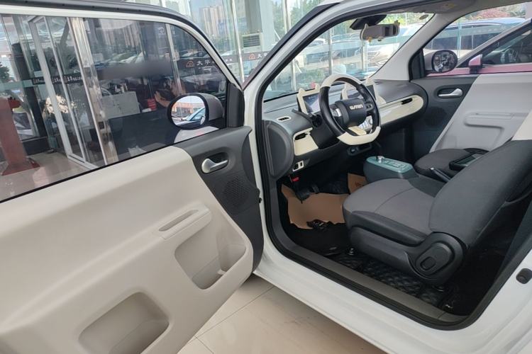 Used CHANGAN NEVO Lumin 2022 155 km – Refreshingly Sweet Edition Driver Seat