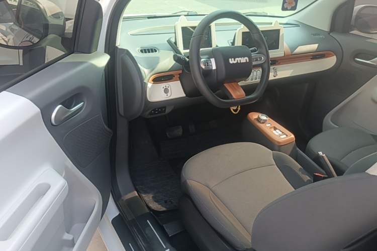 Used CHANGAN NEVO Lumin 2022 155 km – Refreshingly Sweet Edition Driver Seat