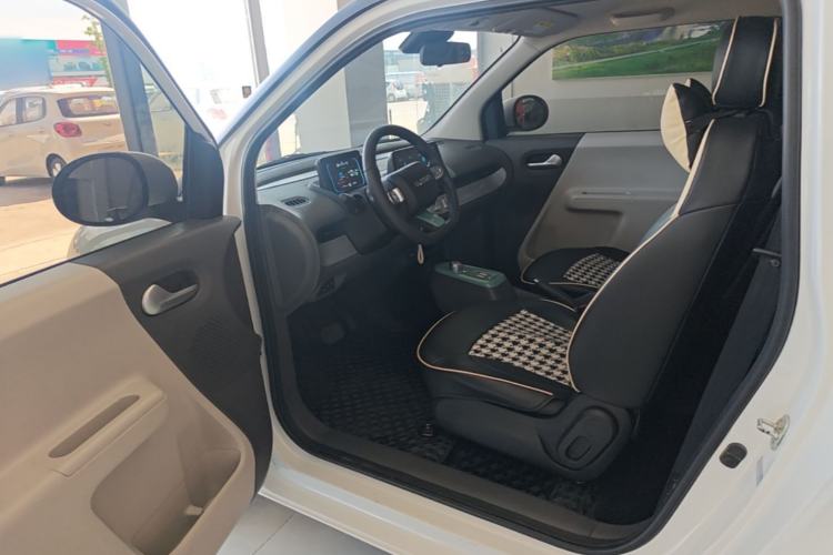 Used CHANGAN NEVO Lumin 2022 155 km – Refreshingly Sweet Edition Driver Seat