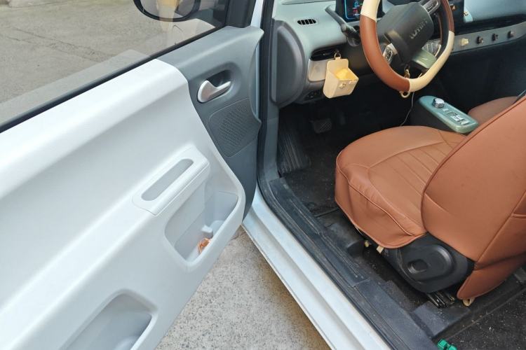 Used CHANGAN NEVO Lumin 2022 155 km – Refreshingly Sweet Edition Driver Seat
