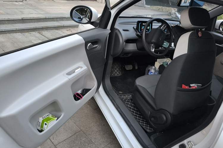 Used CHANGAN NEVO Lumin 2022 155 km – Refreshingly Sweet Edition Driver Seat