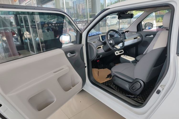 Used CHANGAN NEVO Lumin 2022 155 km – Refreshingly Sweet Edition Driver Seat