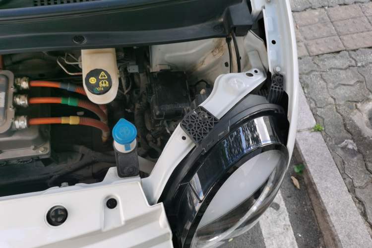 Used CHANGAN NEVO Lumin 2022 155 km – Refreshingly Sweet Edition Engine Bay Left