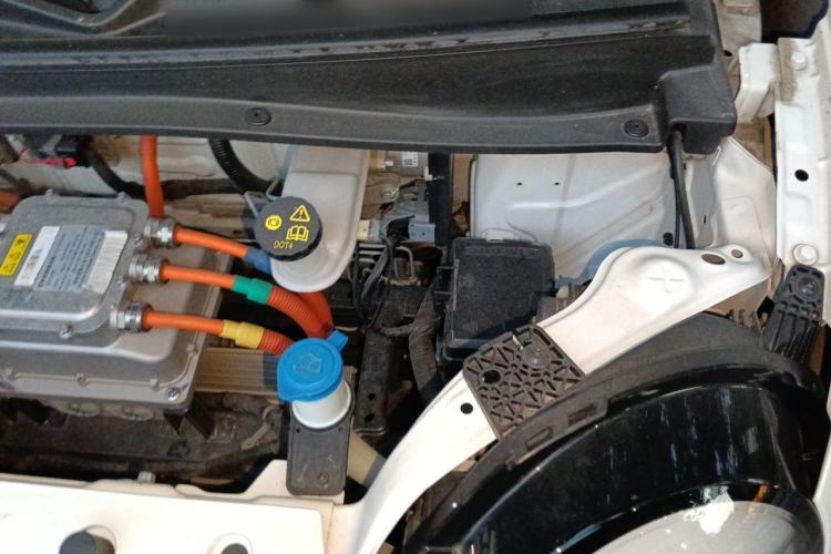 Used CHANGAN NEVO Lumin 2022 301km Honey-Sweet Version Engine Bay Left