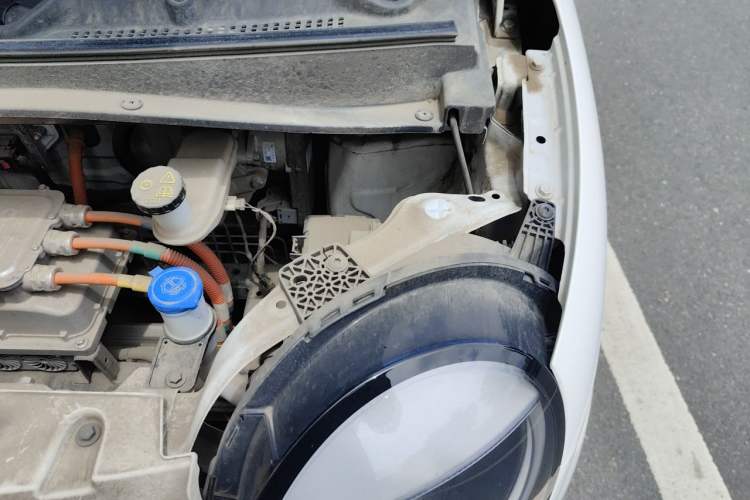 Used CHANGAN NEVO Lumin 2022 155 km – Refreshingly Sweet Edition Engine Bay Left