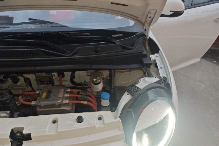 Used CHANGAN NEVO Lumin 2022 155 km – Refreshingly Sweet Edition Engine Bay Left