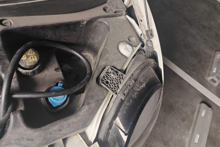 Used CHANGAN NEVO Lumin 2022 155 km – Refreshingly Sweet Edition Engine Bay Left