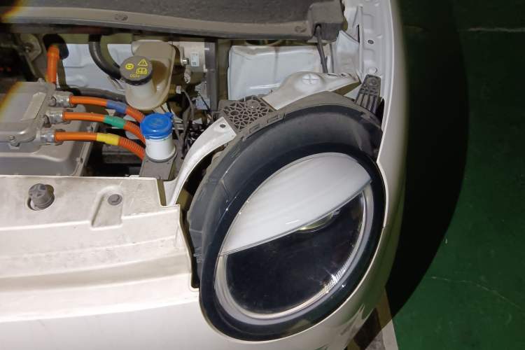 Used CHANGAN NEVO Lumin 2022 155 km – Refreshingly Sweet Edition Engine Bay Left