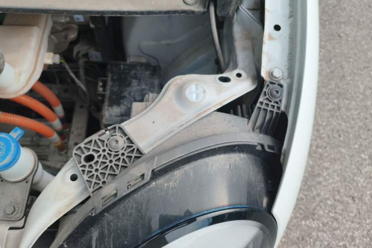 Used CHANGAN NEVO Lumin 2022 155 km – Refreshingly Sweet Edition Engine Bay Left
