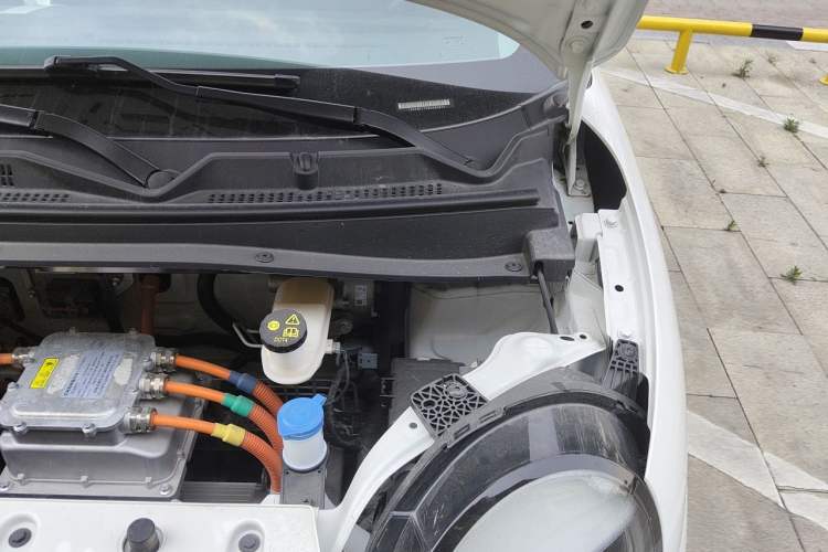 Used CHANGAN NEVO Lumin 2022 301km Honey-Sweet Version Engine Bay Left