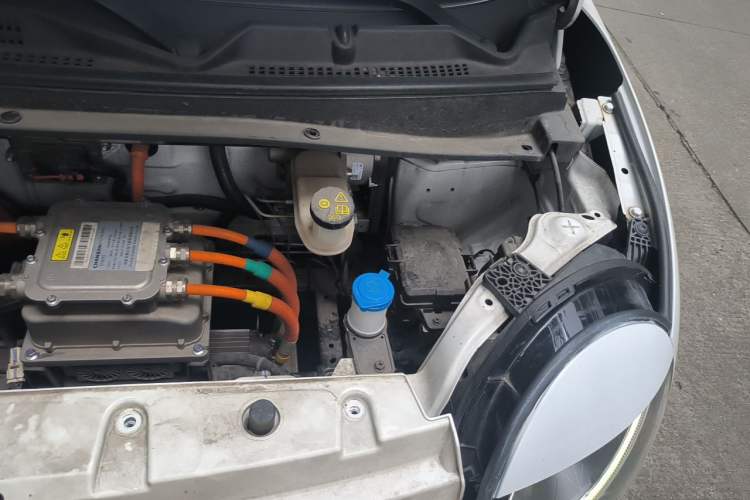 Used CHANGAN NEVO Lumin 2022 301km Honey-Sweet Version Engine Bay Left