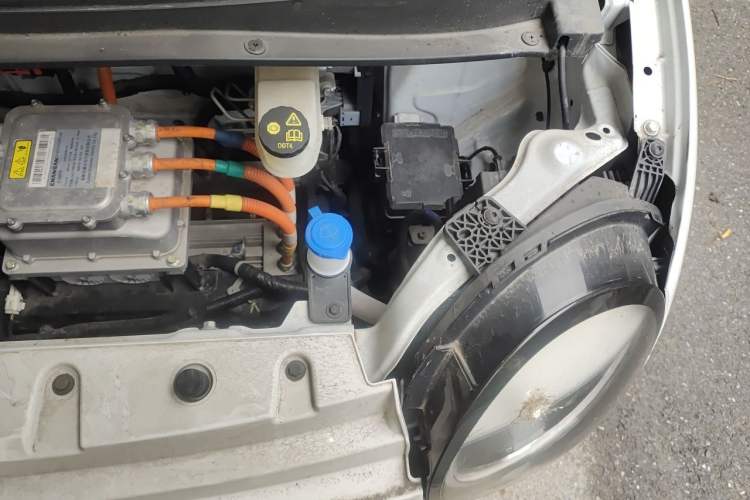 Used CHANGAN NEVO Lumin 2022 155 km – Refreshingly Sweet Edition Engine Bay Left