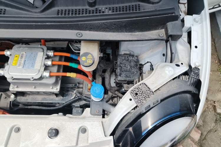 Used CHANGAN NEVO Lumin 2022 155 km – Refreshingly Sweet Edition Engine Bay Left