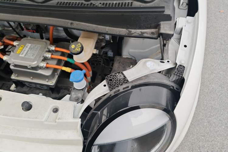 Used CHANGAN NEVO Lumin 2022 155 km – Refreshingly Sweet Edition Engine Bay Left