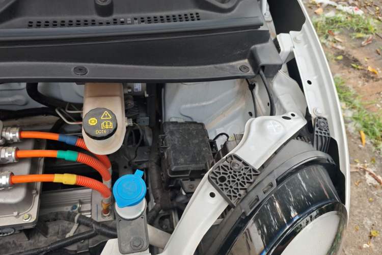Used CHANGAN NEVO Lumin 2022 155 km – Refreshingly Sweet Edition Engine Bay Left