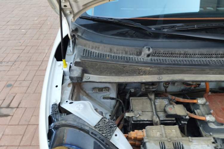 Used CHANGAN NEVO Lumin 2022 155 km – Refreshingly Sweet Edition Engine Bay Right