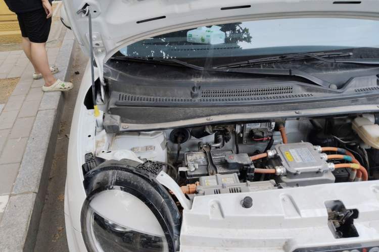 Used CHANGAN NEVO Lumin 2022 155 km – Refreshingly Sweet Edition Engine Bay Right