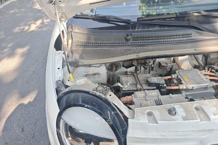Used CHANGAN NEVO Lumin 2022 301km Honey-Sweet Version Engine Bay Right