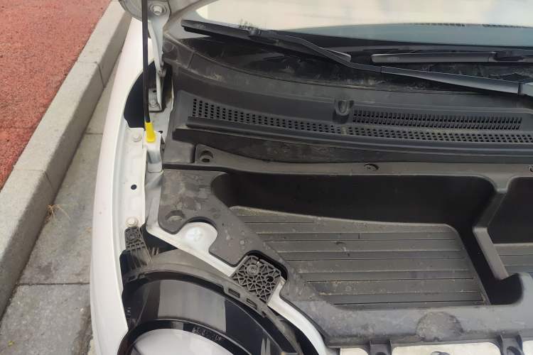 Used CHANGAN NEVO Lumin 2022 155 km – Refreshingly Sweet Edition Engine Bay Right