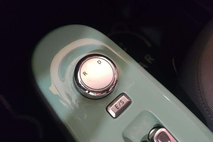Used CHANGAN NEVO Lumin 2022 210km Sweet Edition Gear Lever