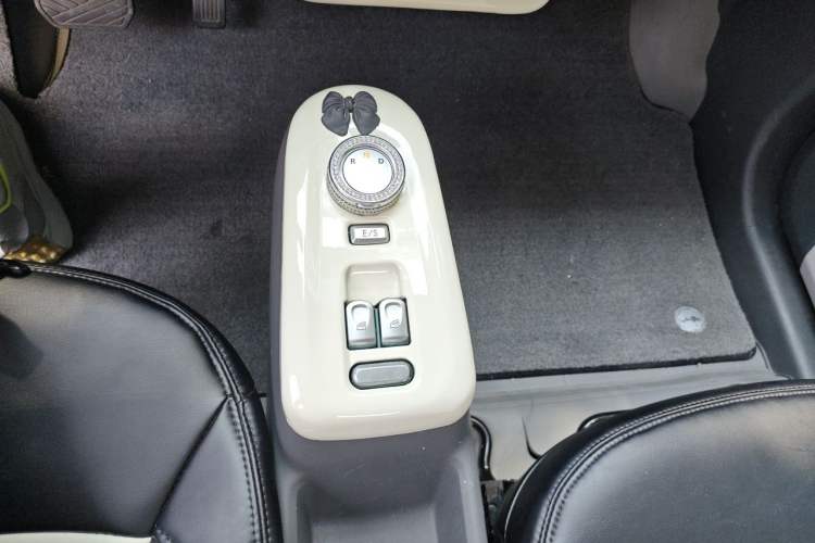 Used CHANGAN NEVO Lumin 2022 155 km – Refreshingly Sweet Edition Gear Lever