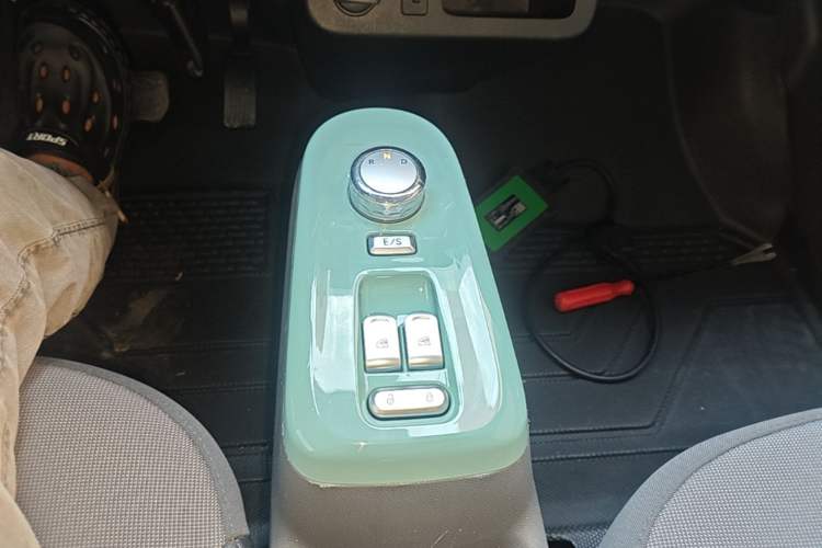 Used CHANGAN NEVO Lumin 2022 155 km – Refreshingly Sweet Edition Gear Lever