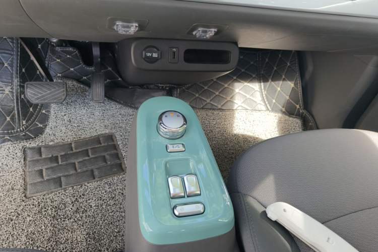 Used CHANGAN NEVO Lumin 2022 210km Sweet Edition Gear Lever