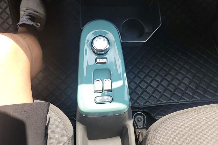 Used CHANGAN NEVO Lumin 2022 155 km – Refreshingly Sweet Edition Gear Lever