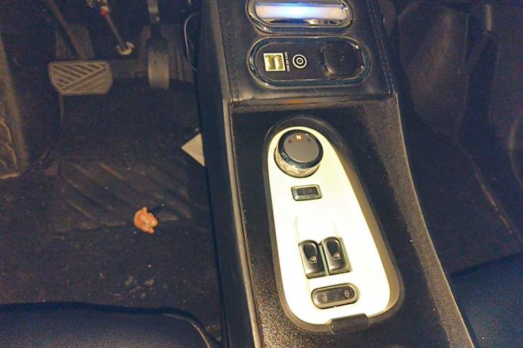 Used CHANGAN NEVO Lumin 2022 210km Sweet Edition Gear Lever